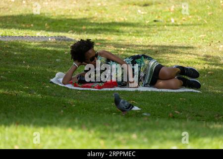 London, UK. 5th Sep, 2023. UK weather, Sunny day in St James Park and Horseguards Parade, London UK Credit: Ian Davidson/Alamy Live News Stock Photo