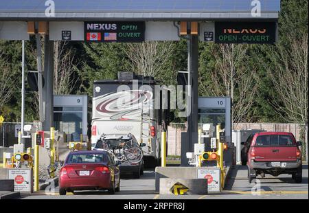 200321 -- VANCOUVER, March 21, 2020 Xinhua -- Vehicles line up to enter Canada at Douglas-Peace Arch border crossing before the closure of Canada-U.S. border in Surrey, Canada, March 20, 2020. Canadian Prime Minister Justin Trudeau announced that the Canada-U.S. border will close to non-essential travel at midnight Friday and both countries will turn back asylum seekers crossing the border. Photo by Liang Sen/Xinhua CANADA-U.S.-BORDER CLOSE-COVID-19 PUBLICATIONxNOTxINxCHN Stock Photo