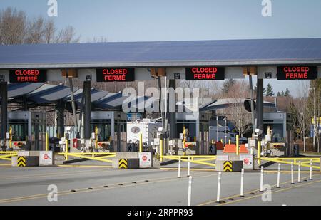 Bilder des Jahres 2020, News 03 März 200321 -- VANCOUVER, March 21, 2020 Xinhua -- Photo taken on March 20, 2020 shows closed counters at Canada Border Services port to Canada in Surrey, Canada. Canadian Prime Minister Justin Trudeau announced that the Canada-U.S. border will close to non-essential travel at midnight Friday and both countries will turn back asylum seekers crossing the border. Photo by Liang Sen/Xinhua CANADA-U.S.-BORDER CLOSE-COVID-19 PUBLICATIONxNOTxINxCHN Stock Photo