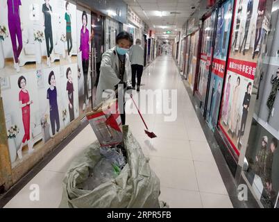 200327 -- WUHAN, March 27, 2020 -- A staff member cleans a shopping mall at the Hanzheng Street in Wuhan, central China s Hubei Province, March 27, 2020. The shopping mall was thoroughly cleaned and disinfected before resumption of business.  CHINA-HUBEI-WUHAN-SHOPPING MALL-DISINFECTION CN WangxYuguo PUBLICATIONxNOTxINxCHN Stock Photo