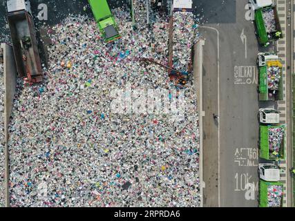 200401 -- SEOUL, April 1, 2020 -- Aerial photo taken on April 1, 2020 shows a recyclable garbage center in Suwon City of Gyeonggi Province, South Korea. South Korea reported 101 more cases of the COVID-19 compared to 24 hours ago as of midnight Wednesday local time, raising the total number of infections to 9,887. NEWSIS/Handout via Xinhua SOUTH KOREA-COVID-19 WangxJingqiang PUBLICATIONxNOTxINxCHN Stock Photo