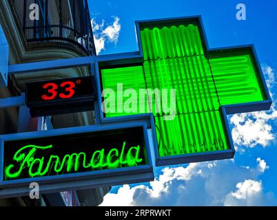 SPAIN HEATWAVE 33C Spanish 'Farmacia' green cross sign outside chemist pharmacy shop in Palma Mallorca Spain Stock Photo