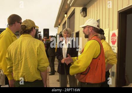Secretary Gale Norton, center, conversing with firefighters during visit to the scene of the Battle Creek fire in Pennington County in the Black Hills of South Dakota, for discussions with federal, state, local officials and firefighting personnel Stock Photo