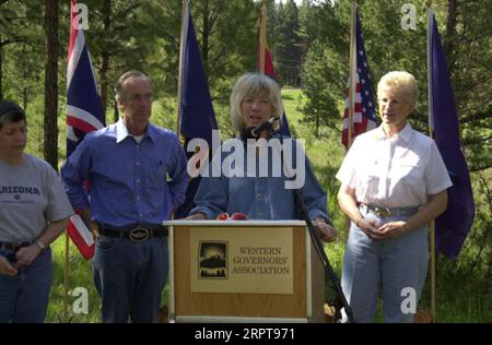 Arizona Governor Janet Napolitano, Idaho Governor Dirk Kempthorne, Secretary Gale Norton, and Montana Governor Judy Martz, left to right, during the Western Governors' Association Forest Health Summit in Missoula, Montana Stock Photo