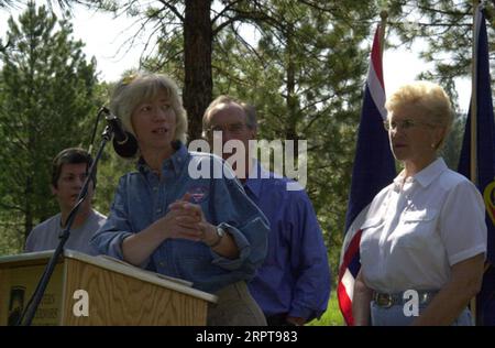 Secretary Gale Norton speaking, with Arizona Governor Janet Napolitano, Idaho Governor Dirk Kempthorne, and Montana Governor Judy Martz behind, left to right, during the Western Governors' Association Forest Health Summit in Missoula, Montana Stock Photo