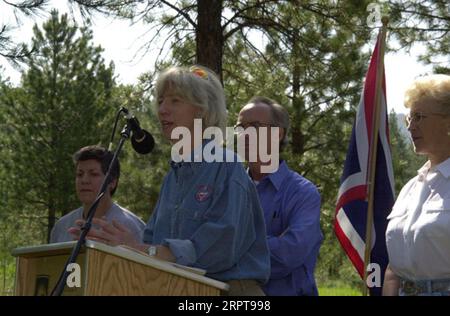 Secretary Gale Norton speaking, with Arizona Governor Janet Napolitano, Idaho Governor Dirk Kempthorne, and Montana Governor Judy Martz behind, left to right, during the Western Governors' Association Forest Health Summit in Missoula, Montana Stock Photo