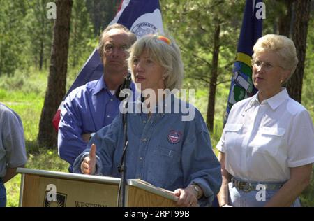 Secretary Gale Norton speaking, with Idaho Governor Dirk Kempthorne and Montana Governor Judy Martz behind, left to right, during the Western Governors' Association Forest Health Summit in Missoula, Montana Stock Photo