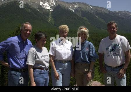 Idaho Governor Dirk Kempthorne, Arizona Governor Janet Napolitano, Montana Governor Judy Martz, Secretary Gale Norton, and Forest Service Chief Dale Bosworth, left to right, during the Western Governors' Association Forest Health Summit in Missoula, Montana Stock Photo