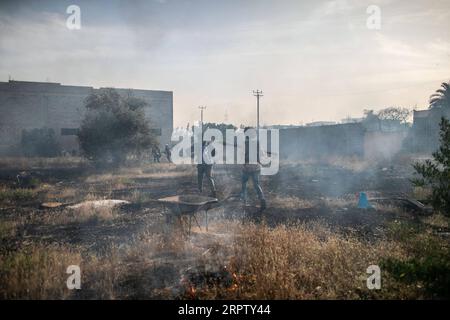 200419 -- TRIPOLI, April 19, 2020 Xinhua -- Fighters of the UN-backed Government of National Accord GNA advance during clashes with Libyan National Army LNA at Salah Al-Din frontline in Tripoli, Libya, April 18, 2020. Libya s UN-backed government s forces said they launched 17 airstrikes on the east-based army positions in Tarhuna, some 90 kilometers south of the capital Tripoli, seizing a number of military vehicles. Despite international call for cease-fire in Libya, the deadly armed conflict has continued with collateral civilian casualties. Photo by Amru Salahuddien/Xinhua LIBYA-TRIPOLI-FR Stock Photo