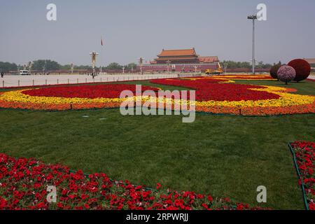200430 -- BEIJING, April 30, 2020 -- Photo taken on April 30, 2020 shows flower beds to celebrate the upcoming International Labor Day at Tian anmen Square in Beijing, capital of China.  CHINA-BEIJING-TIAN ANMEN SQUARE-FLOWER BEDS-LABOR DAY CN JuxHuanzong PUBLICATIONxNOTxINxCHN Stock Photo