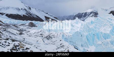 200528 -- MOUNT QOMOLANGMA BASE CAMP, May 28, 2020 Xinhua -- Photo taken on May 22, 2020 shows a view of the East Rongbuk glacier on Mount Qomolangma. Xinhua/Jigme Dorje InTibet CHINA-TIBET-MOUNT QOMOLANGMA-GLACIER CN PUBLICATIONxNOTxINxCHN Stock Photo