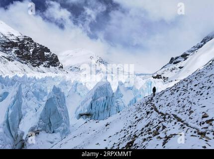 200528 -- MOUNT QOMOLANGMA BASE CAMP, May 28, 2020 Xinhua -- Professional mountain guide Tsering walks past the East Rongbuk glacier on Mount Qomolangma, on May 22, 2020. Xinhua/Jigme Dorje InTibet CHINA-TIBET-MOUNT QOMOLANGMA-GLACIER CN PUBLICATIONxNOTxINxCHN Stock Photo