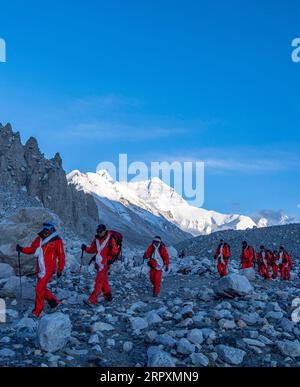 200528 -- MOUNT QOMOLANGMA BASE CAMP, May 28, 2020 Xinhua -- Members of a Chinese surveying team are on the way back to the Mount Qomolangma base camp on May 28, 2020. A Chinese surveying team safely descended to the Mount Qomolangma base camp at an altitude of 5,200 meters Thursday, after completing the mission of remeasuring the height of the world s highest peak. Xinhua/Purbu Zhaxi CHINA-MOUNT QOMOLANGMA-SUMMIT-SURVEYS-DESCEND CN PUBLICATIONxNOTxINxCHN Stock Photo