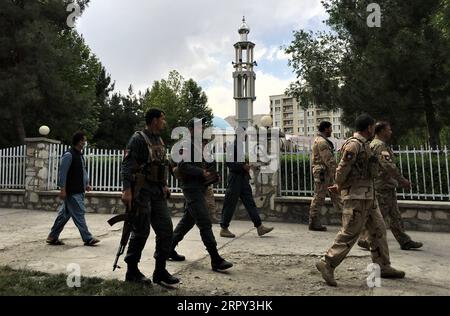 Afghanistan, Mindestens vier Tote nach Bombenexplosion in Moschee in Kabul  200612 -- KABUL, June 12, 2020 -- Afghan security force members guard near the site of a blast in Kabul, capital of Afghanistan, June 12, 2020. Casualties feared as a blast ripped through a mosque in Karta-Char area of Kabul city in Afghanistan on Friday, an official said. Photo by /Xinhua AFGHANISTAN-KABUL-MOSQUE-BLAST JawidxOmid PUBLICATIONxNOTxINxCHN Stock Photo