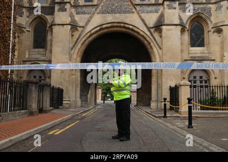 200621 -- READING BRITAIN, June 21, 2020 Xinhua -- A police officer stands behind a police cordon at an entrance to Forbury Gardens where stabbings took place in Reading, Britain, on June 21, 2020. Britain s counter-terrorism police said Sunday that the stabbing incident taking place in southern England s town of Reading on Saturday night has now been declared a terrorist incident. Photo by Tim Ireland/Xinhua BRITAIN-READING-STABBING-TERRORIST INCIDENT PUBLICATIONxNOTxINxCHN Stock Photo