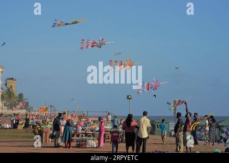 200628 -- COLOMBO, June 28, 2020 -- People fly kites at the Galle Face Green in Colombo, Sri Lanka, June 27, 2020. As the government gradually relaxes its measures against the COVID-19 pandemic, the plaza begins to see an upturn in visitors.  SRI LANKA-COLOMBO-COVID-19-EASING TangxLu PUBLICATIONxNOTxINxCHN Stock Photo