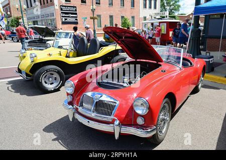 Sycamore, Illinois, USA. An annual vintage car show dominating the main streets of small community in northeastern Illinois. Stock Photo