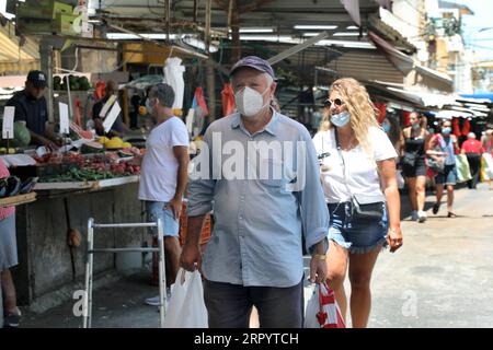 200715 -- TEL AVIV, July 15, 2020 Xinhua -- Israelis wearing face masks are seen in a market in central Israeli city of Tel Aviv amid COVID-19 pandemic on July 14, 2020. Israel s Ministry of Health reported 1,728 new coronavirus cases on Tuesday, bringing the total cases to 42,360. Gideon Markowicz/JINI via Xinhua ISRAEL-TEL AVIV-COVID-19-CASES PUBLICATIONxNOTxINxCHN Stock Photo