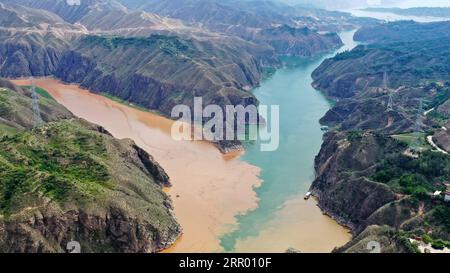 IMAGO Nature: Unsere Erde, Klimawandel, Überschwemmungen News Bilder des Tages 200721 -- LANZHOU, July 21, 2020 -- Aerial photo taken on July 21, 2020 shows the junction area of the Yellow River and the Taohe River in northwest China s Gansu Province. The water flow in the upper stream of the Yellow River has been increasing due to rainfall. The Lanzhou hydrological station saw the second flood of the river this year with the water flow of 3,000 cubic meters per second, which occured at 8:42 p.m. on Monday. Authorities raised the emergency response for flood control to Level IV, as the water f Stock Photo