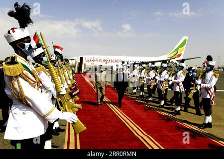 200825 -- KHARTOUM, Aug. 25, 2020 -- Sudanese Prime Minister Abdalla Hamdok R receives Ethiopian Prime Minister Abiy Ahmed in Khartoum, Sudan, Aug. 25, 2020. Ethiopian Prime Minister Abiy Ahmed arrived in Khartoum on Tuesday for a one-day visit.  SUDAN-KHARTOUM-ETHIOPIA-PM-VISIT MohamedxKhidir PUBLICATIONxNOTxINxCHN Stock Photo