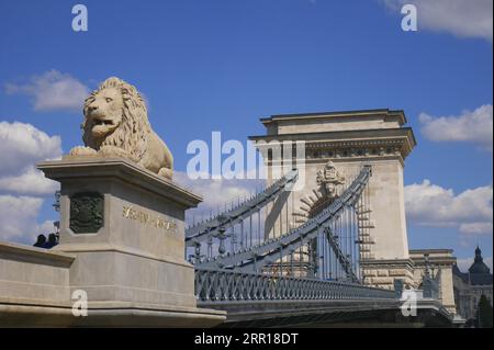 Chain Bridge, Szechenyi Lanchid, connecting Buda and Pest across the River Danube, Budapest, Hungary Stock Photo