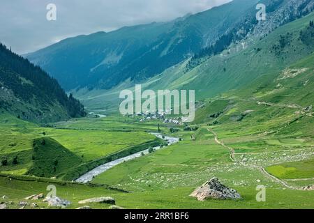 Trekking to Sukhnai village, Warwan Valley, Kashmir, India Stock Photo