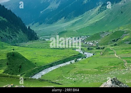 Trekking to Sukhnai village, Warwan Valley, Kashmir, India Stock Photo