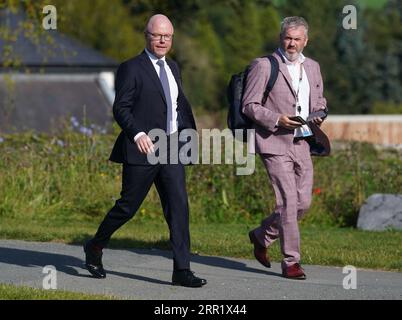 Health minister Stephen Donnelly (left) arriving for a cabinet meeting in Avondale House, Co. Wicklow. Picture date: Wednesday September 6, 2023. Stock Photo