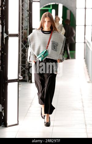 201007 -- PARIS, Oct. 7, 2020 -- A model presents a creation by Louis Vuitton during the Paris Fashion Week s Women Spring/Summer 2021 ready-to-wear fashion show in Paris, France, on Oct. 6, 2020. Photo by /Xinhua FRANCE-PARIS-FASHION WEEK-LOUIS VUITTON PieroxBiasion PUBLICATIONxNOTxINxCHN Stock Photo