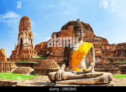 Wat Mahathat in Buddhist temple complex in Ayutthaya near Bangkok, Thailand. Buddha Silhouette of big buddha statue inside ruin temple at Sukhothai Hi Stock Photo