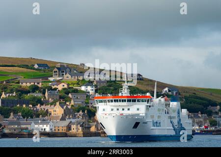 Northland ferry Hamnavoe departs Stromness harbour, West Mainland, Orkney Islands, Scotland, UK. Stock Photo