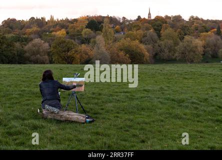 201026 -- LONDON, Oct. 26, 2020 -- A woman paints on the grass in Hampstead Heath, north London, Britain, on Oct. 25, 2020. Another 19,790 people in Britain have tested positive for COVID-19, bringing the total number of coronavirus cases in the country to 873,800, according to official figures released Sunday. The coronavirus-related deaths in Britain rose by 151 to 44,896, the data showed.  BRITAIN-LONDON-COVID-19-CASES HanxYan PUBLICATIONxNOTxINxCHN Stock Photo