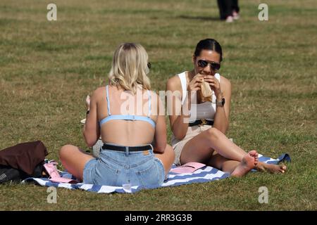London, United Kingdom. 6th Sep, 2023. UK Weather - Sun worshippers enjoy their time in the parks while temperatures exceed 30 degrees C. Credit: Uwe Deffner/Alamy Live News Stock Photo