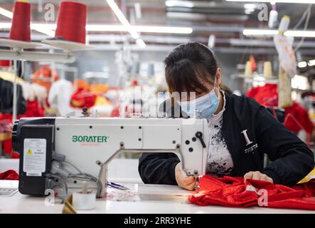 201114 -- KUNMING, Nov. 14, 2020 -- A woman works at a workshop of a relocation site in Zhenxiong County, southwest China s Yunnan Province, Nov. 13, 2020. TO GO WITH XINHUA HEADLINES OF NOV. 14, 2020 Photo by /Xinhua CHINA-YUNNAN-POVERTY ELIMINATION CN WangxGuansen PUBLICATIONxNOTxINxCHN Stock Photo