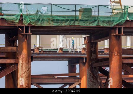 201118 -- MANILA, Nov. 18, 2020 -- A worker works at the construction site of the China-funded Binondo-Intramuros Bridge in Manila, the Philippines, Nov. 18, 2020. The project, started in July 2018, is one of the two China-aid bridges across the Pasig River in the Philippine capital Manila. These bridges are expected to not only improve the capacity and the efficiency of Metro Manila s transportation corridor but also enhance the resilience of the country s road network against natural disasters.  PHILIPPINES-MANILA-CHINA AID-BINONDO-INTRAMUROS BRIDGE ROUELLExUMALI PUBLICATIONxNOTxINxCHN Stock Photo