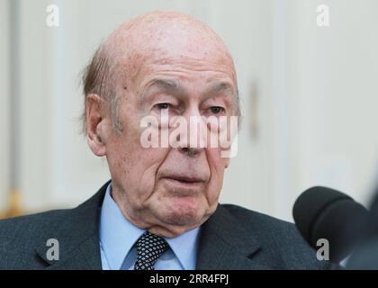 201203 -- PARIS, Dec. 3, 2020 -- File photo taken on April 18, 2013 shows Valery Giscard d Estaing in Paris, France. France s former President Valery Giscard d Estaing died Wednesday evening at the age of 94, local media reported.  FRANCE-PARIS-VALERY GISCARD D ESTAING-PASSING AWAY GaoxJing PUBLICATIONxNOTxINxCHN Stock Photo