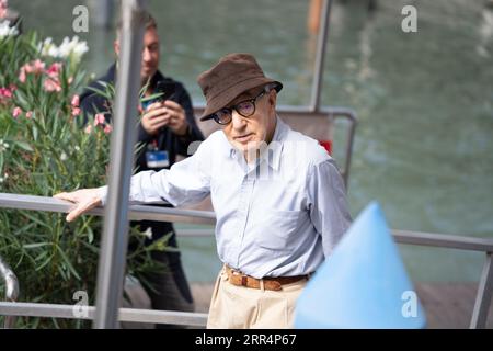 Venice, Italy. 04th Sep, 2023. VENICE, ITALY - SEPTEMBER 04:Woody Allen are seen arriving at the 80th Venice International Film Festival 2023 on September 04, 2023 in Venice, Italy. (Photo by Luca Carlino/NurPhoto) Credit: NurPhoto SRL/Alamy Live News Stock Photo