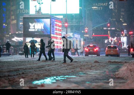 201217 -- NEW YORK, Dec. 17, 2020 -- Pedestrians walk on Times Square in New York, the United States, Dec. 16, 2020. A snow storm hit New York on Wednesday.  U.S.-NEW YORK-SNOW WangxYing PUBLICATIONxNOTxINxCHN Stock Photo