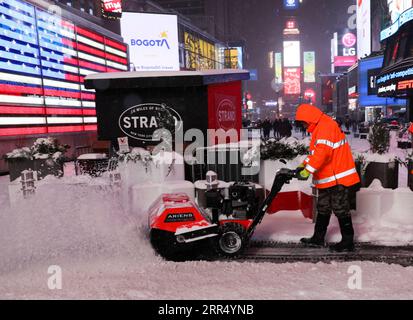201217 -- NEW YORK, Dec. 17, 2020 -- A sanitation worker cleans snow on Times Square in New York, the United States, Dec. 16, 2020. A snow storm hit New York on Wednesday.  U.S.-NEW YORK-SNOW WangxYing PUBLICATIONxNOTxINxCHN Stock Photo
