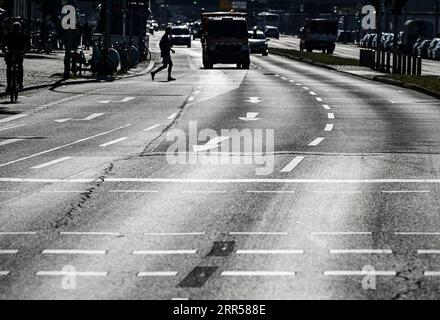 Berlin, Germany. 06th Sep, 2023. Lanes can be seen on Mühlenstraße at the East Side Gallery. Credit: Jens Kalaene/dpa/Alamy Live News Stock Photo