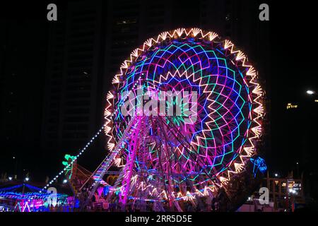 Rajkot, India. 6th September, 2023. Big Ferris wheel  with multi colour neon light in krishnaashtmashtmi at 150 ft ring road at Rajkot. Credit: Nasirkhan Davi/Alamy Live News Stock Photo