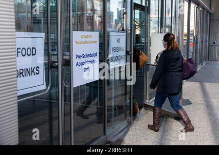 210124 -- NEW YORK, Jan. 24, 2021 -- People enter a COVID-19 vaccination center at the Jacob K. Javits Convention Center in New York, the United States, Jan. 23, 2021. The total number of confirmed COVID-19 cases in the United States topped 24.99 million, according to the data released by Johns Hopkins University on Saturday. Photo by /Xinhua U.S.-COVID-19-CONFIRMED CASES MichaelxNagle PUBLICATIONxNOTxINxCHN Stock Photo