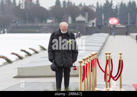 210128 -- ST. PETERSBURG, Jan. 28, 2021 -- An elder pays tribute to victims at the Piskaryovskoye Memorial Cemetery in St. Petersburg, Russia, Jan. 27, 2021. Activities were held here to mark the 77th anniversary of ending the Nazi siege of Leningrad during World War II. Leningrad was besieged by the Nazi troops on Sept. 8, 1941 and the siege was lifted on Jan. 27, 1944. Photo by /Xinhua RUSSIA-ST. PETERSBURG-LENINGRAD BLOCKADE-ANNIVERSARY IrinaxMotina PUBLICATIONxNOTxINxCHN Stock Photo