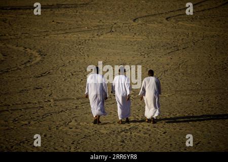 210305 -- KHARTOUM, March 5, 2021 -- People walk on a beach of the Blue Nile during the weekend in Khartoum, Sudan, March 5, 2021. Photo by /Xinhua SUDAN-KHARTOUM-DAILY LIFE-WEEKEND MohamedxKhidir PUBLICATIONxNOTxINxCHN Stock Photo