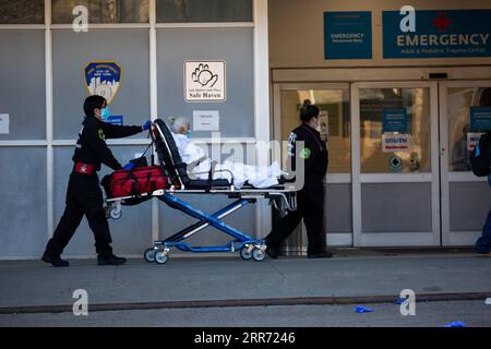 210309 -- NEW YORK, March 9, 2021 -- Medical workers wheel a patient into the emergency room at Maimonides Medical Center in the Brooklyn borough of New York, United States, March 8, 2021. U.S. COVID-19 case count rose to 29,000,012, with a total of 525,046 deaths, as of 10:24 a.m. local time 1524 GMT on Monday, according to the Center for Systems Science and Engineering CSSE at Johns Hopkins University.  U.S.-NEW YORK-COVID-19 CASES-29 MLN MichaelxNagle PUBLICATIONxNOTxINxCHN Stock Photo