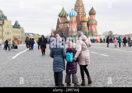 210323 -- MOSCOW, March 23, 2021 -- People take a selfie at the Red Square in Moscow, Russia, on March 23, 2021. Russia reported 8,457 COVID-19 cases over the last 24 hours, the lowest daily tally since September last year, bringing the cumulative count to 4,474,610, the official monitoring and response center said Tuesday.  RUSSIA-MOSCOW-COVID-19-CASES-NEW LOW BaixXueqi PUBLICATIONxNOTxINxCHN Stock Photo