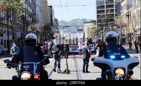 News Bilder des Tages 210328 -- SAN FRANCISCO, March 28, 2021 -- People march against racism and violence on Asian Americans from city hall to the Union Square in San Francisco, the United States, March 27, 2021. Photo by /Xinhua U.S.-SAN FRANCISCO-ANTI-ASIAN HATE-PROTEST DongxXudong PUBLICATIONxNOTxINxCHN Stock Photo