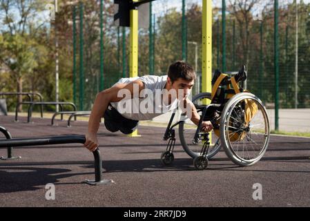 Full shot disabled man doing push ups Stock Photo