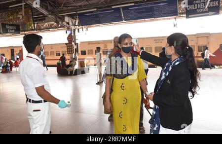 210331 -- PATNA, March 31, 2021  -- A health worker takes thermal screening of a passenger at a railway station in Patna, capital of eastern Indian state of Bihar, March 31, 2021. India s COVID tally rose to 12,149,335 on Wednesday as 53,480 new cases were reported from across the country, according to the latest figures released by the federal health ministry. Str/ INDIA-PATNA-COVID-19 Xinhua PUBLICATIONxNOTxINxCHN Stock Photo