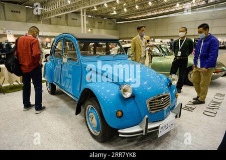 210409 -- CHIBA, April 9, 2021 -- People gather in front of a Citroen 2CV on display during the Automobile Council 2021 car show at Makuhari Messe convention center in Chiba, Japan on April 9, 2021. The show, displaying a wide range of classic vehicles, aims to promote automobile culture and lifestyle in Japan. Photo by /Xinhua JAPAN-CHIBA-AUTOMOBILE COUNCIL 2021-CAR SHOW ChristopherxJue PUBLICATIONxNOTxINxCHN Stock Photo